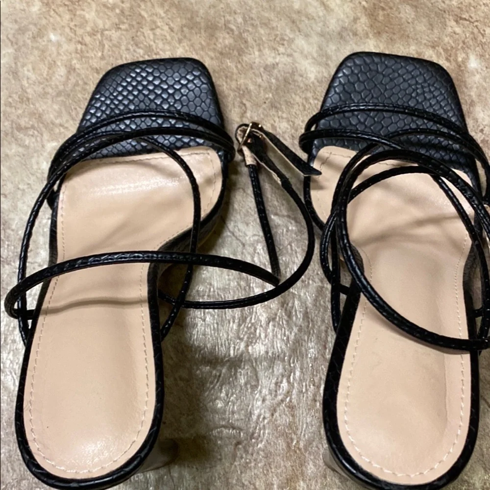 Elegant Black Heels with Classic Design Size 7.5